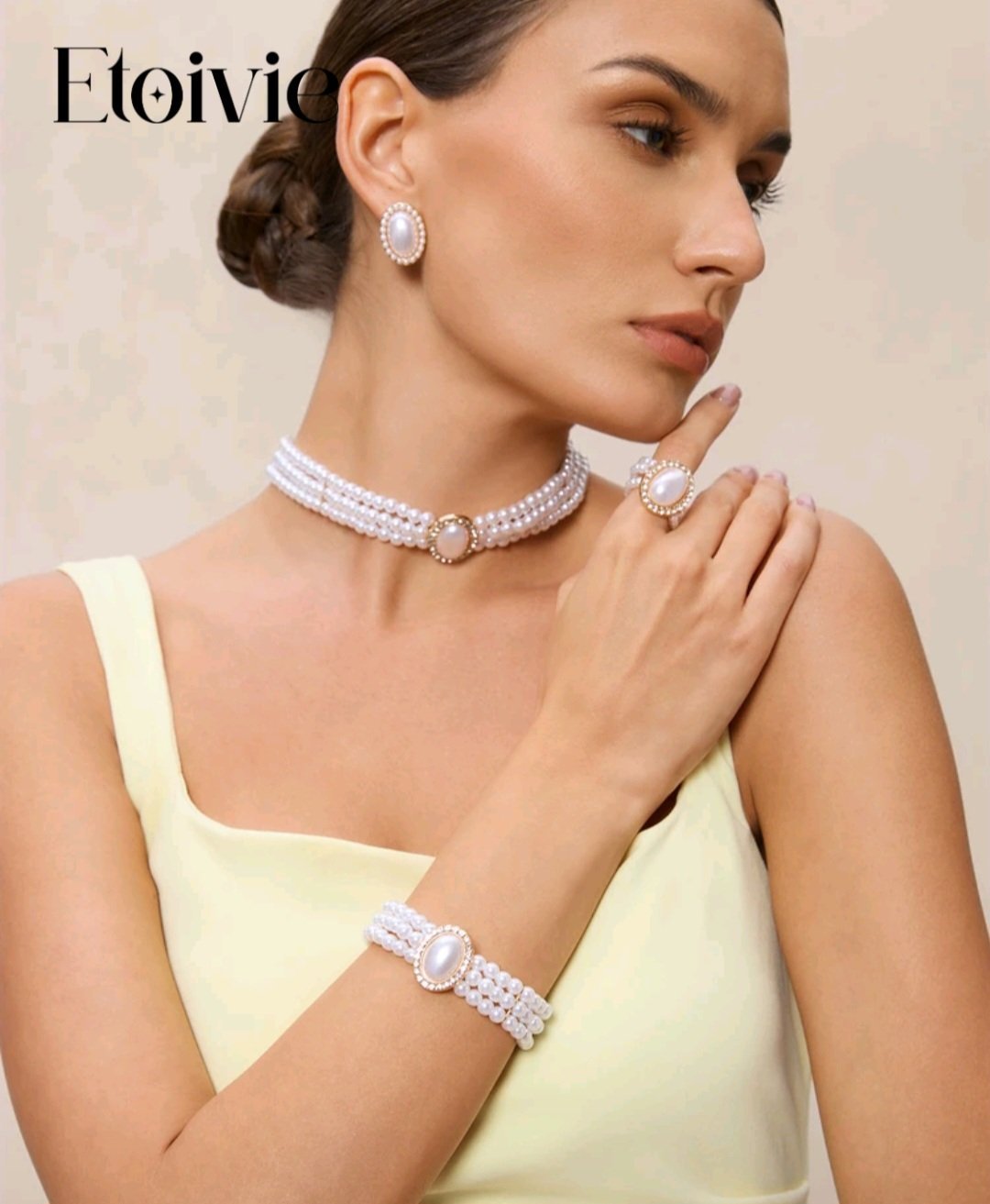 Subliiiiime❤️❤️❤️❤️ 5 pieces parure en fausse perles très élégante❤️collier ras du cou❤️ boucles d oreilles❤️ bracelet et ❤️bague neuuuve