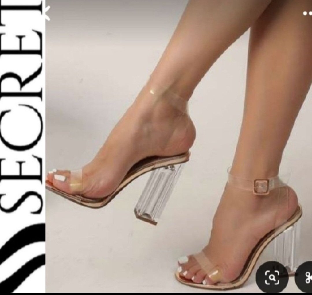 Subliiiiime sandale à talon transparent de SECRET pointure 38 neuuuf 