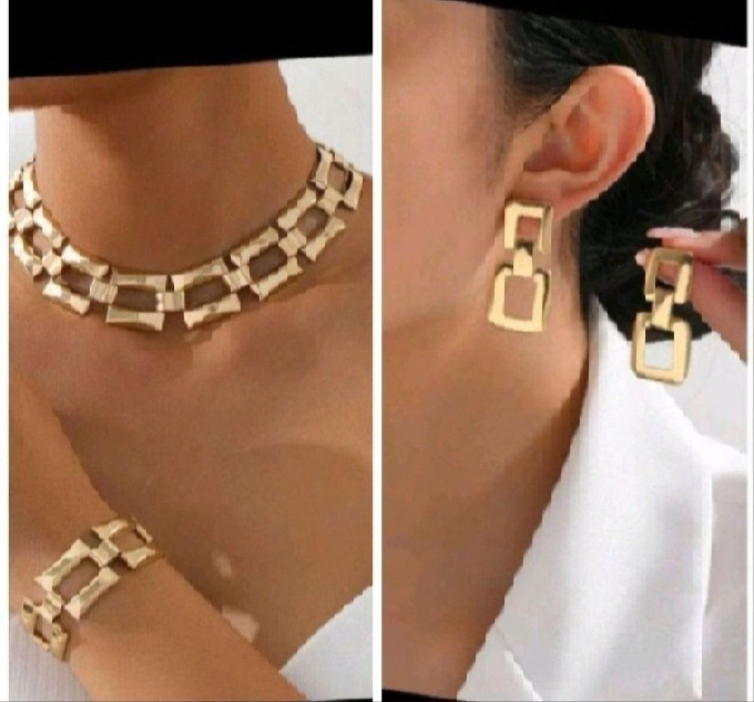 Subliiiiime ❤️❤️❤️❤️❤️parure metalique doré en acier inoxydable❤️ collier ras du cou❤️ bracelet et❤️ boucles d'oreilles ❤️neuuuf 