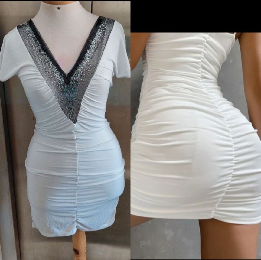 Subliiiiime ❤️ ❤️ ❤️ robe moulante drapée za3bena col V avec sequins argentés taille 36/38
