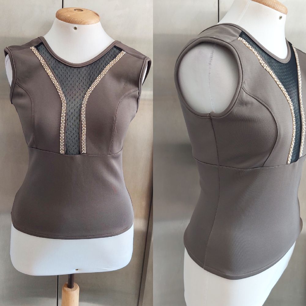 Pull chic taille40 dos en V en excellent état 