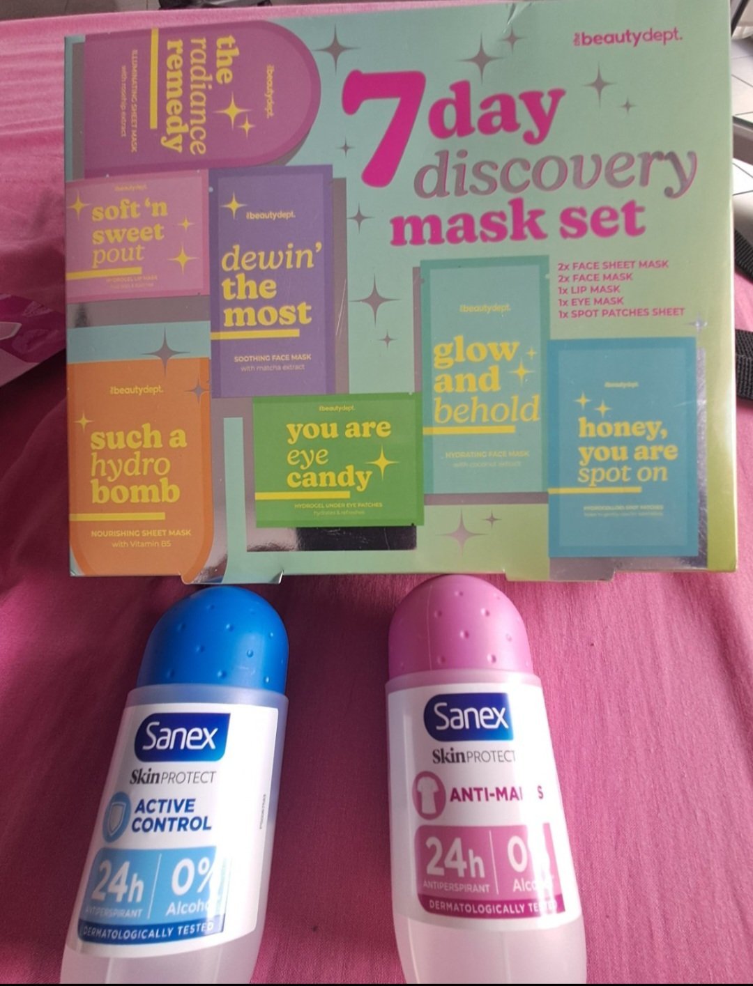 Subliiiiime ❤️❤️❤️❤️❤️lot composé ❤️d un paquet de 7 masks visage  2 mask sheet face  2 face mask 1 lip mask 1 eye mask et 1 spot patches sheet ❤️2 déodorants SANEX différentes odeurs neuuuf importé de PARIS 