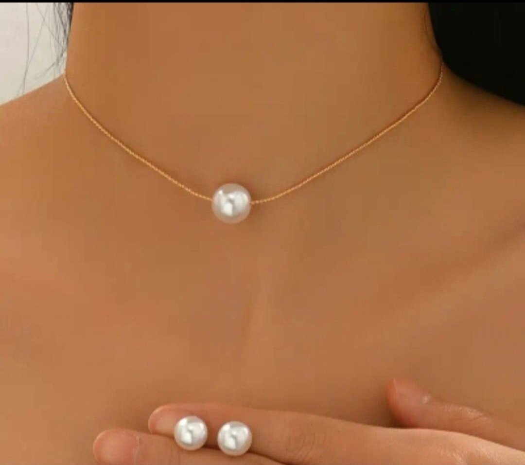 Subliiiiime ❤️❤️❤️❤️❤️2 pieces collier ras du cou en fausse perles et boucles d'oreilles neuuuf 