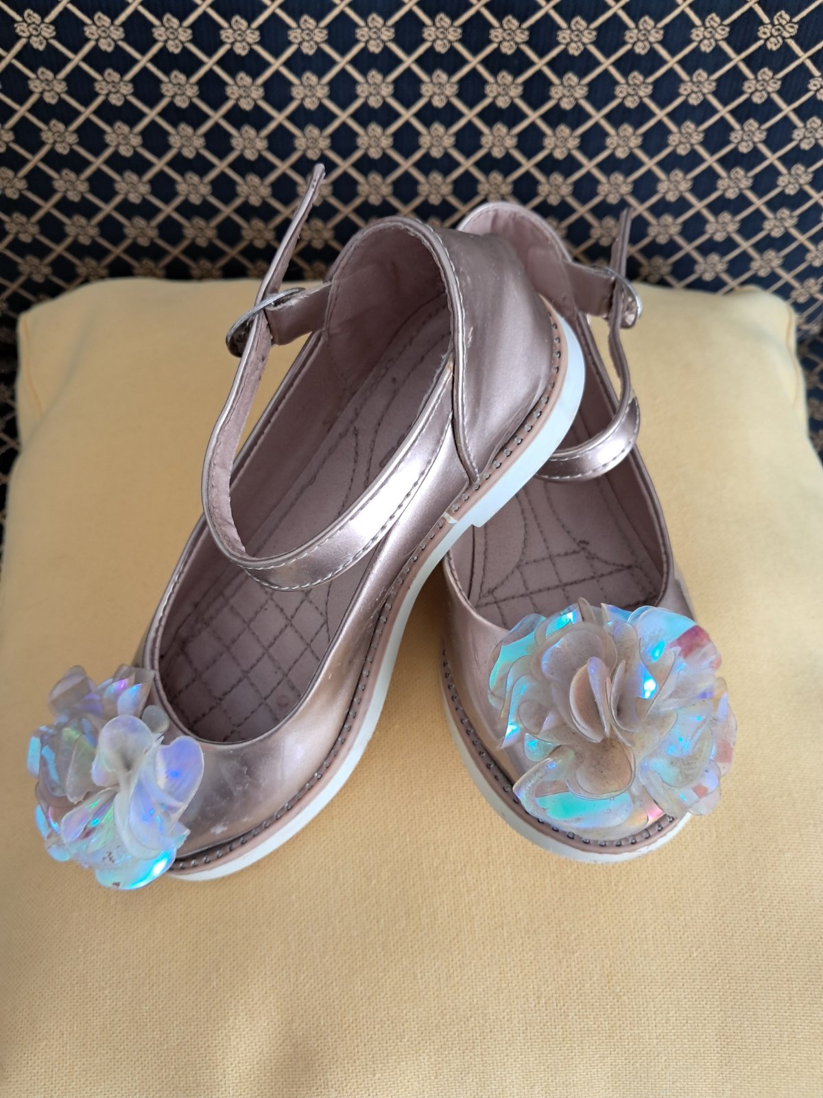 Subliiiiime❤️❤️❤️❤️ ballerines verni fillettes avec fleur brillante de MINORCA pointure 29 couleur bronze 