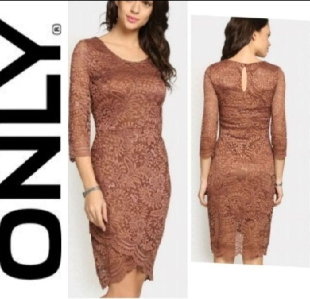Subliiiiime❤️❤️❤️❤️❤️❤️ robe en dentelles de la marque ONLY taille 34/36 comme neuve 