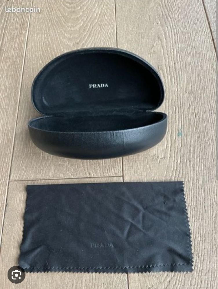 je cherche une boite de lunette de soleils PRADA