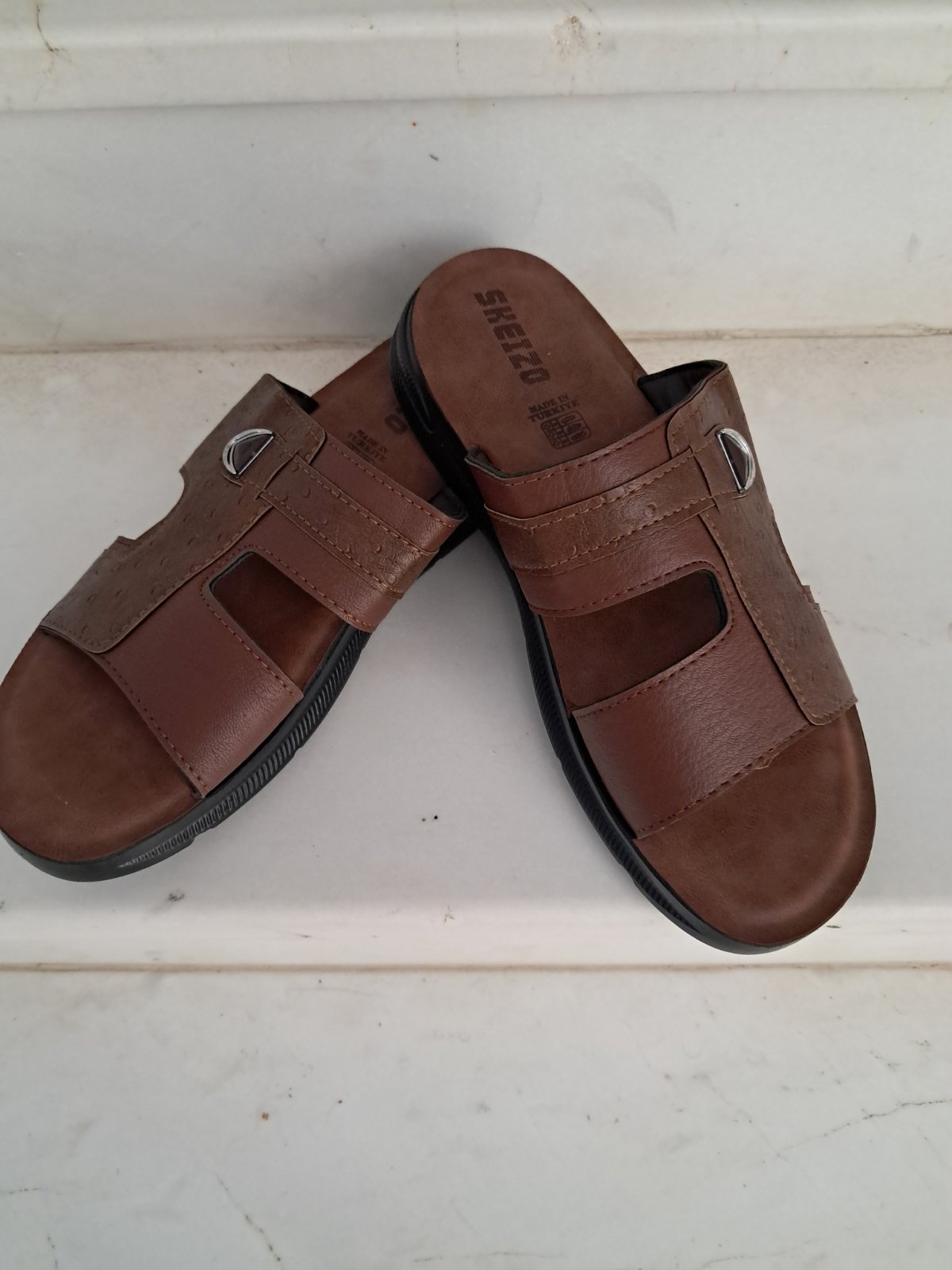 Tres légère et confortable Subliiiiime❤️❤️❤️❤️❤️ mule pour homme🚺 pointure 45 neuuuve 