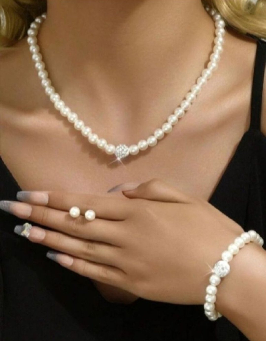 Subliiiiime ❤️❤️❤️❤️parure❤️ collier❤️ bracelet ❤️boucle d oreilles ❤️fausse perles avec boule brillante au milieu neuve