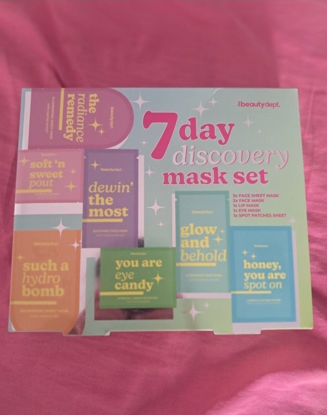 Subliiiiime ❤️❤️❤️❤️❤️soins de visage coffret de 7 masks composée de ❤️2 masks face ❤️2 face sheet masks❤️ 1 lip mask❤️ 1 eye mask et ❤️1 spot patches sheet masks neuuuf importé de PARIS 