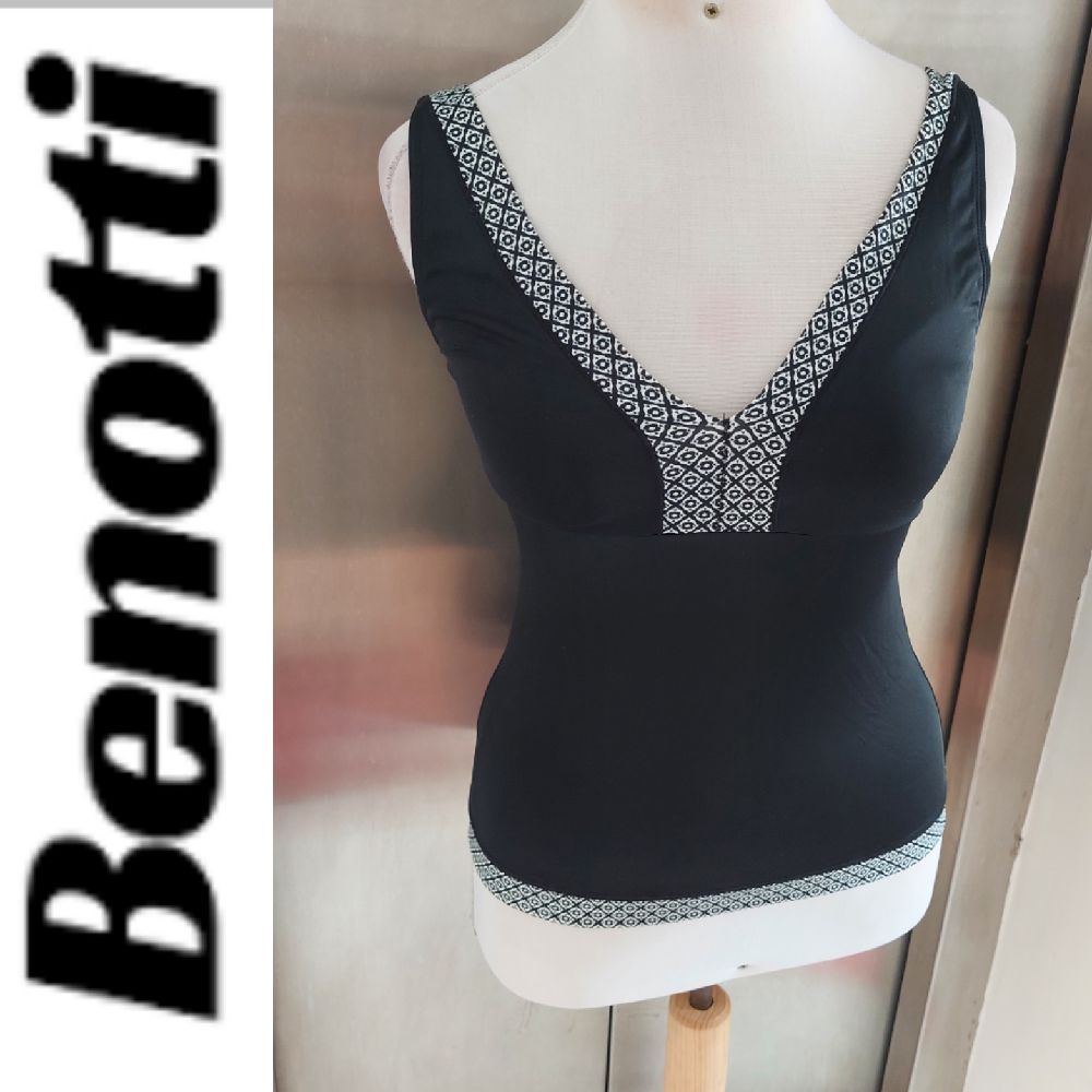 un haut de maillot poitrine rembourrée BENOTTI taille 40/42