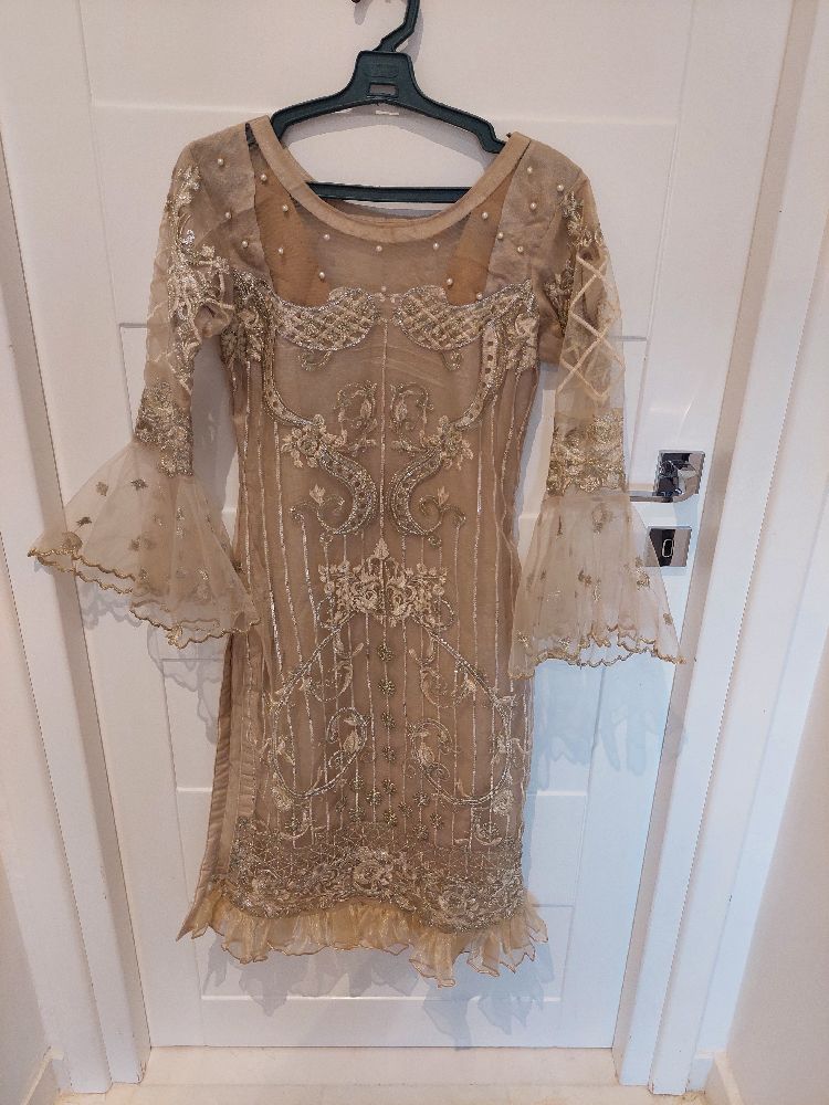 je vends robe de soirée sublime XS avec 2 longues fentes sur les côtes 