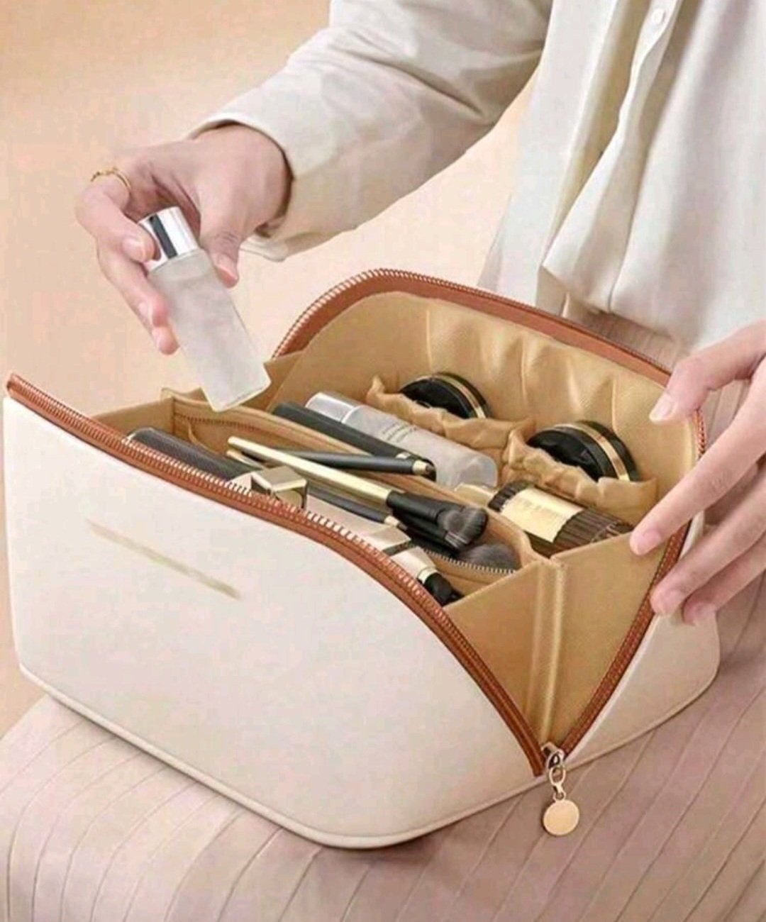 Subliiiiime ❤️❤️❤️❤️❤️trousse de maquillage vide  en PU imperméable de grande capacité pour maquillage de beauté et de toilettes contient plusieurs rangement neuuuf