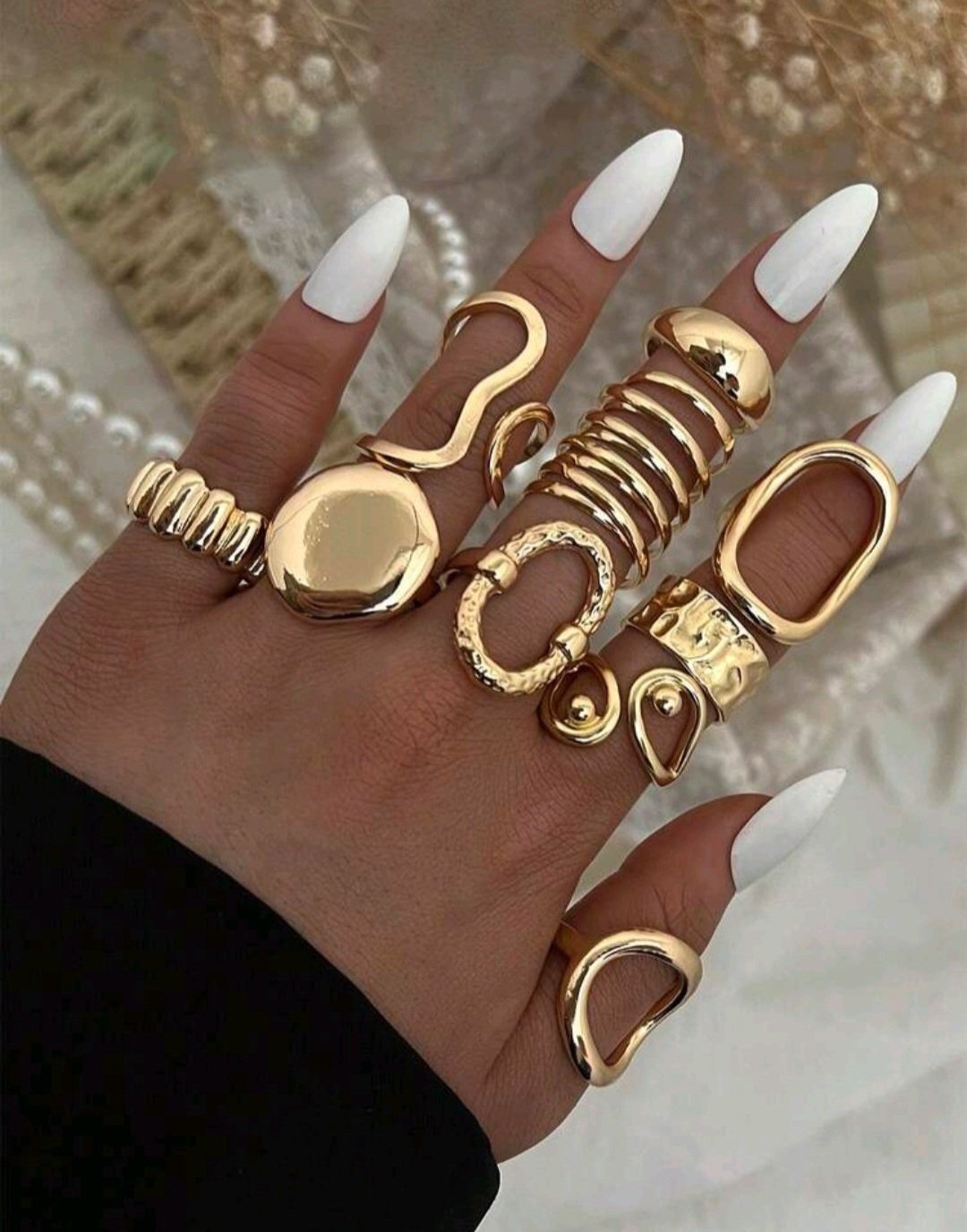 Subliiiiime❤️❤️❤️❤️❤️❤️ 10 bagues doré en un design différent neuuuf 