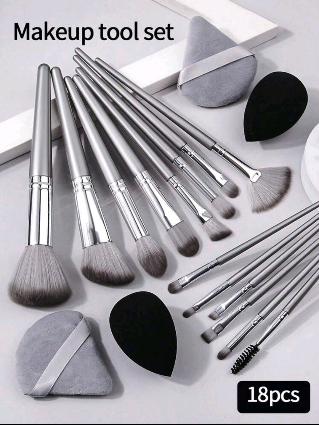 Subliiiiime 18 pièces de beauté❤️❤️❤️❤️❤️ 14 pinceaux de maquillage haute gamme et ❤️2 eponges de maquillage en forme de goutte d eau et ❤️2 tampons triangulaire de maquillage neuuuf 