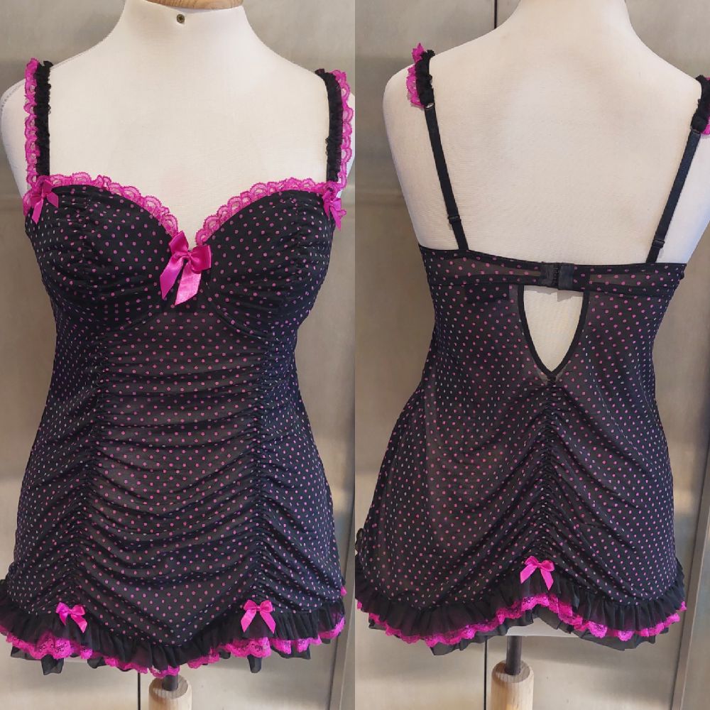 lingerie : nuisette à petit pois poitrine rembourrés taille 40 et un slip cadeau 🎁 