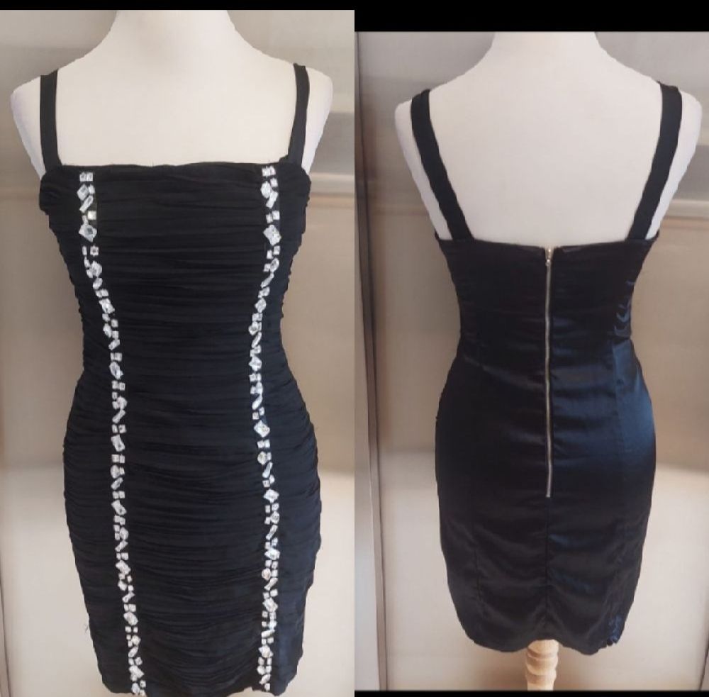 Subliiiiime ❤️ ❤️ ❤️ ❤️ robe à 2 colonnes en cristaux argentés taille 38
