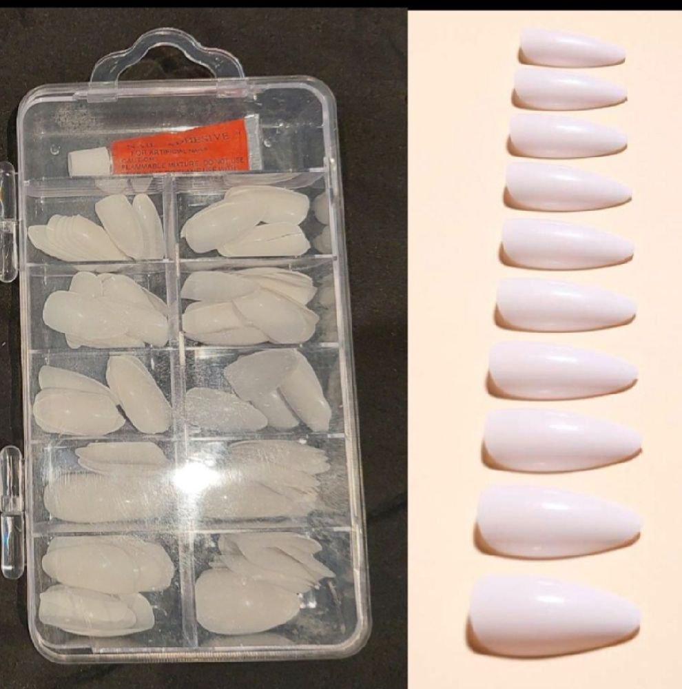 Subliiiiime ❤️ ❤️ ❤️ 100 pièces de faux ongles blanches avec de  la colle à différents tailles neuf