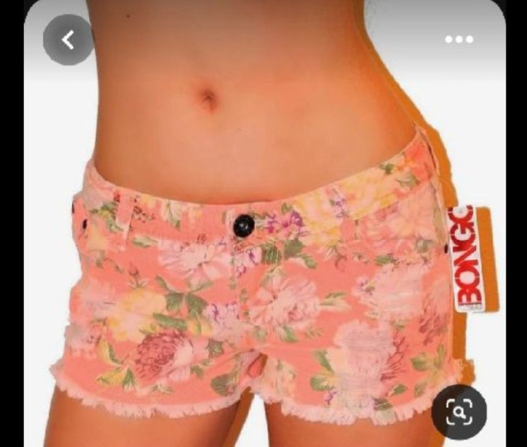 Subliiiiime❤️❤️❤️❤️❤️ short jean florale ourlet effiloché de BONGO taille 38/40