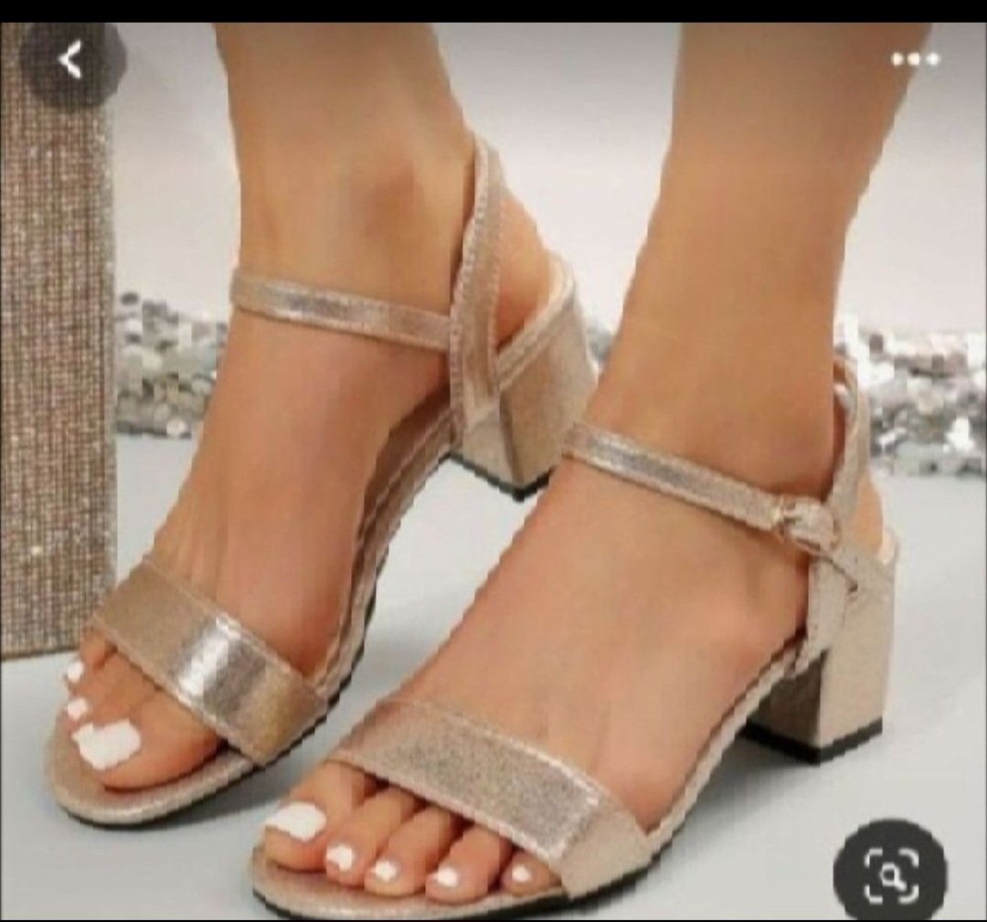 Subliiiiime ❤️❤️❤️❤️❤️sandale vieux doré très confortable et souple pointure 38