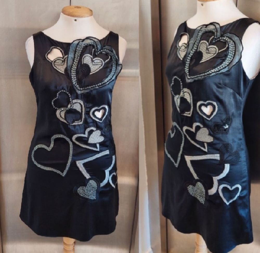 100% soie robe chic sexy au portée à cœur ❤️ ❤️ ❤️ ❤️ taille 38 en excellent état 