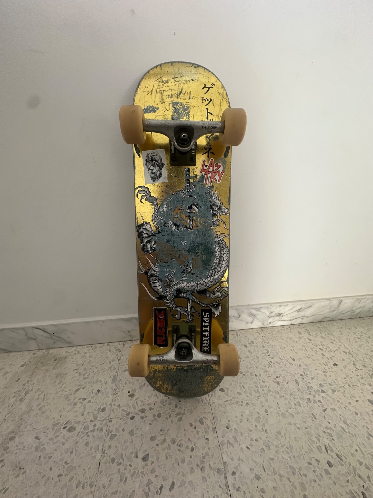 SkateBoard planche DGK trucks Thunder wheels F4