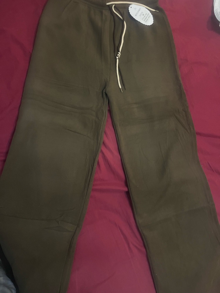 Pantalon neuf tres bonne qualite