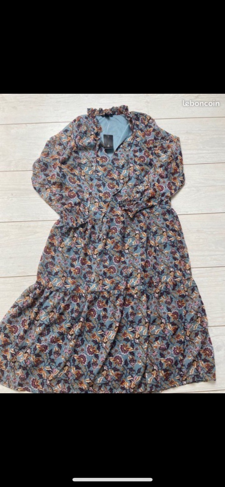 Jolie robe importée, avec étiquette