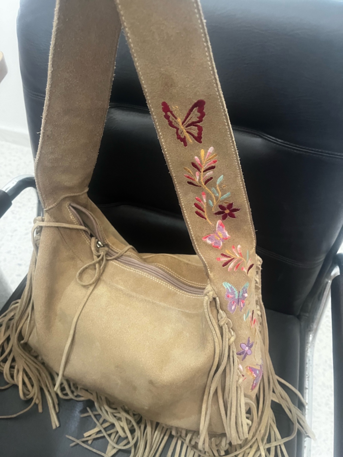 Tres beau sac a franges avec broderies