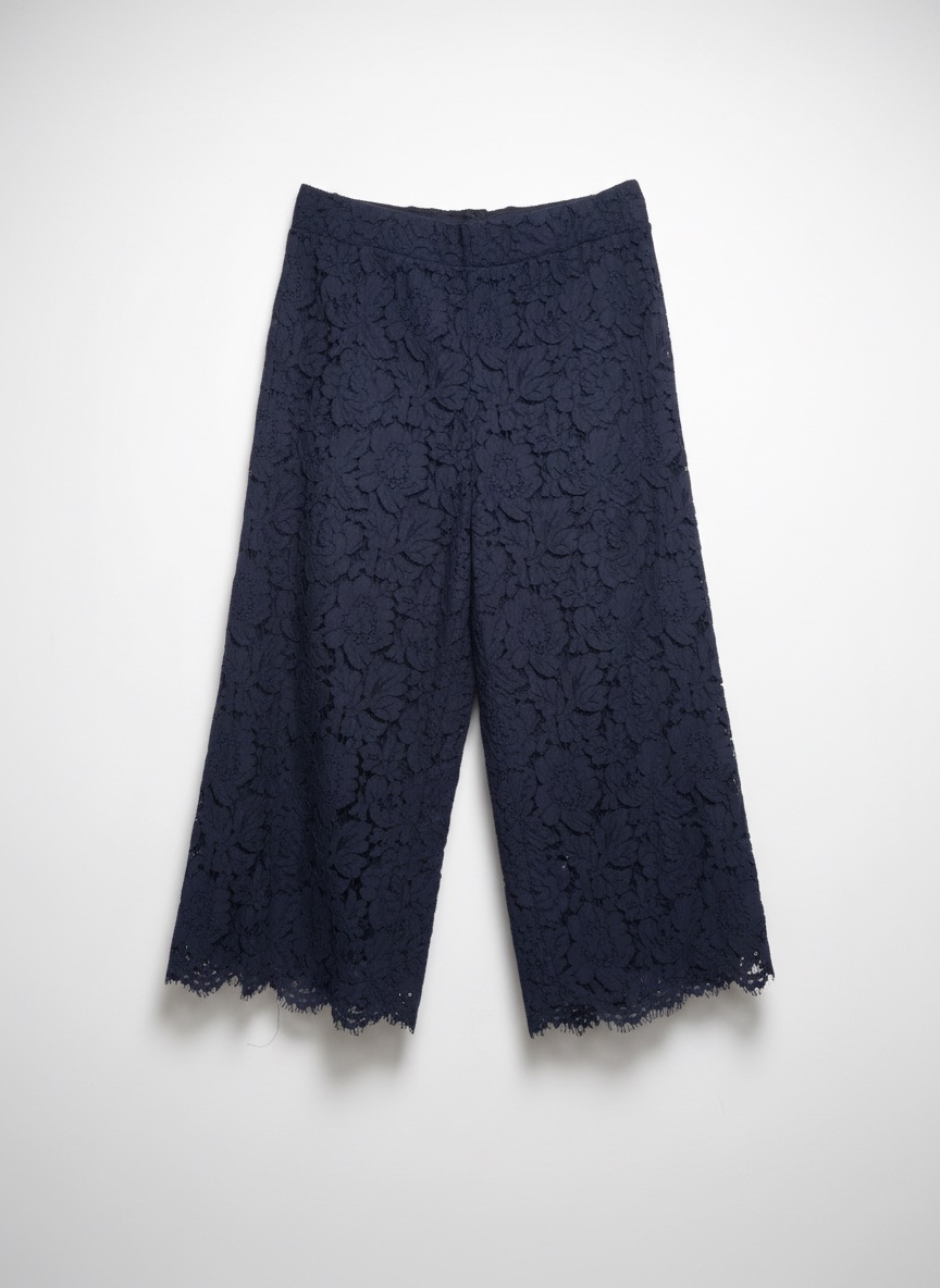 Tres beau pantalon dentelle