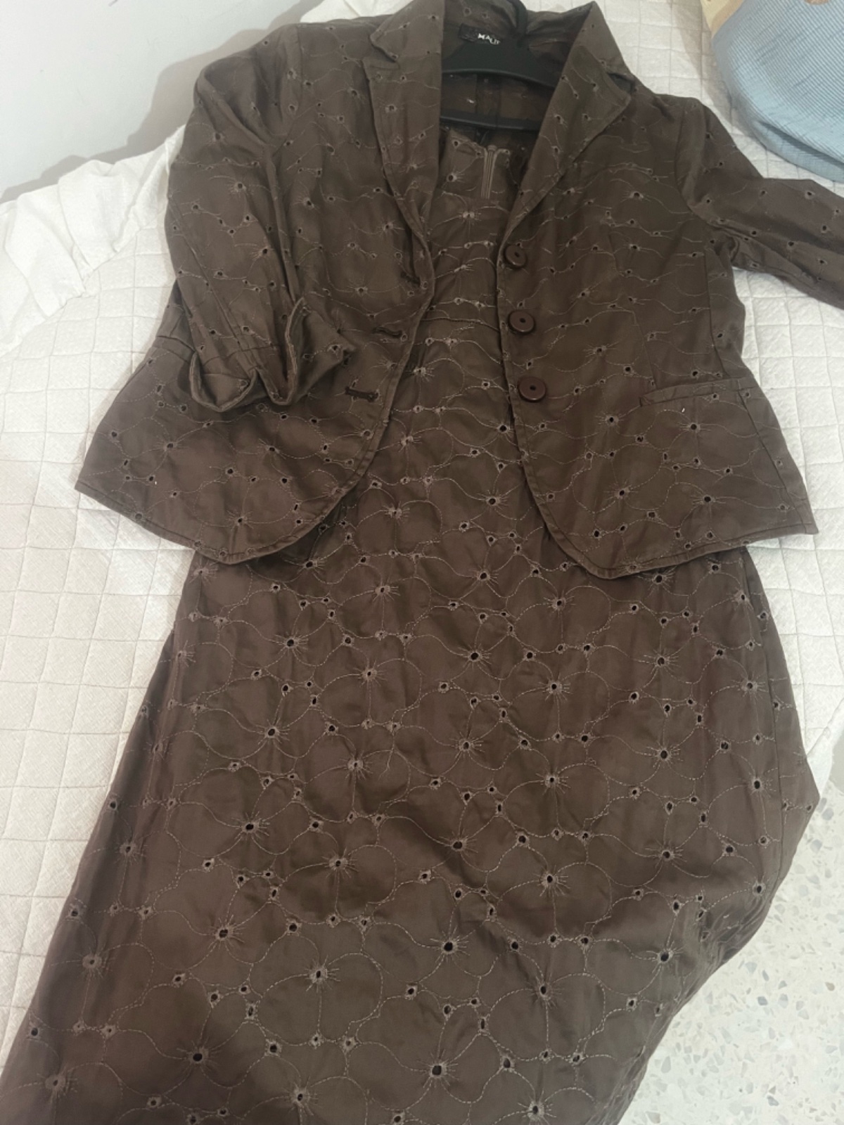 Bel ensemble en broderie anglaise