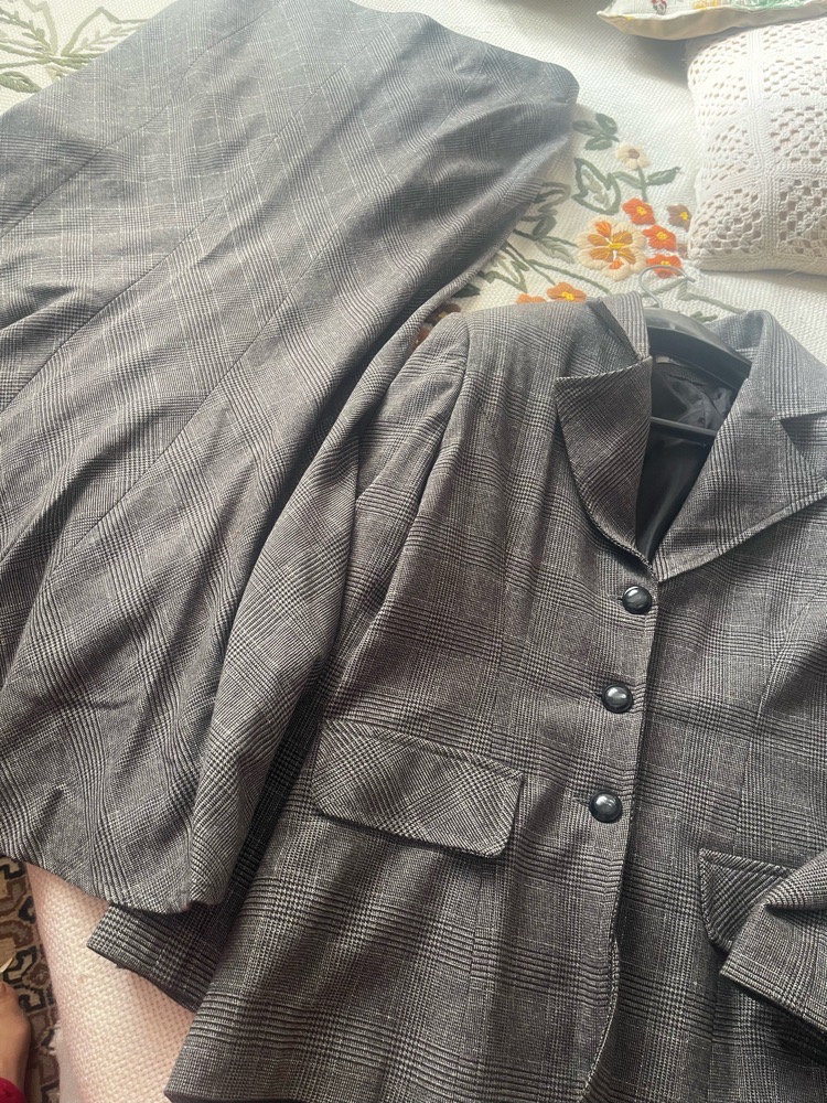Tailleur avec longue jupe