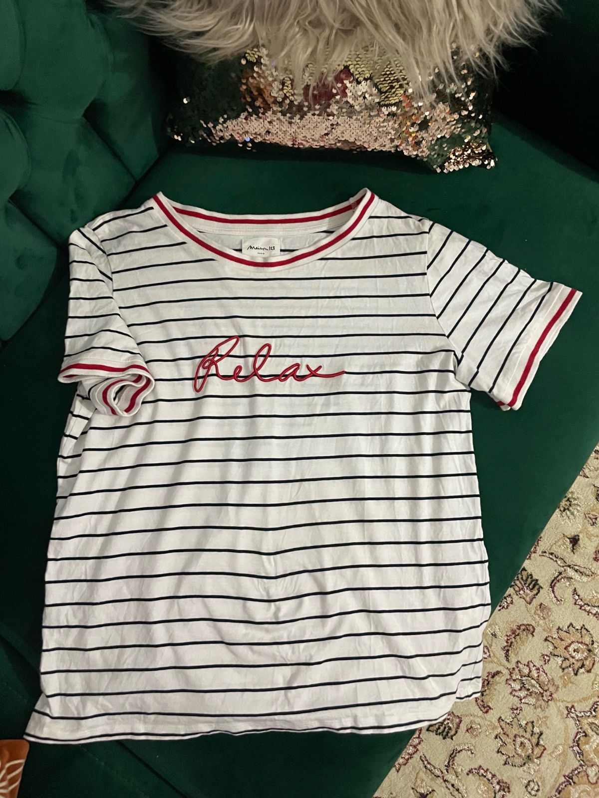 T-shirt de la marque ´maison 123' blanc à rayures noires avec l'inscription "Relax" rouge brodé modèle décontracté, 100% coton