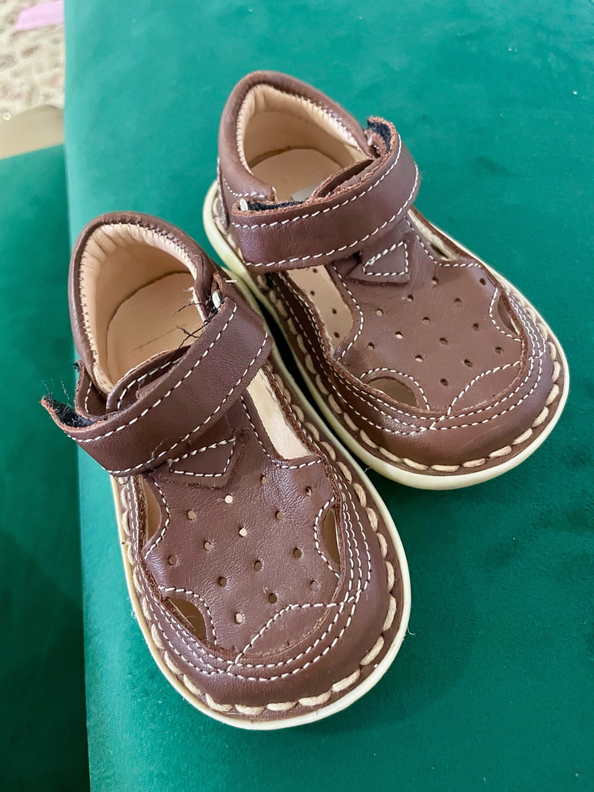Sandales en cuir unisexe marron pratique à scratch pour les petits pieds