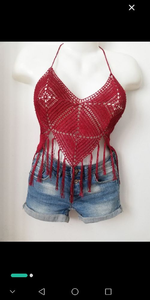 Deux  crop tops en crochet 