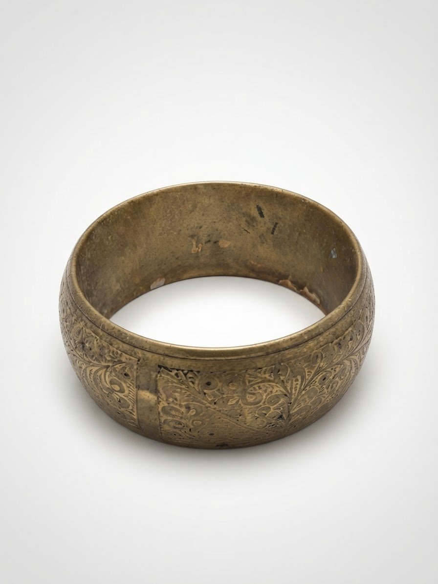 Bracelet manchette vintage doré ciselé – motif floral