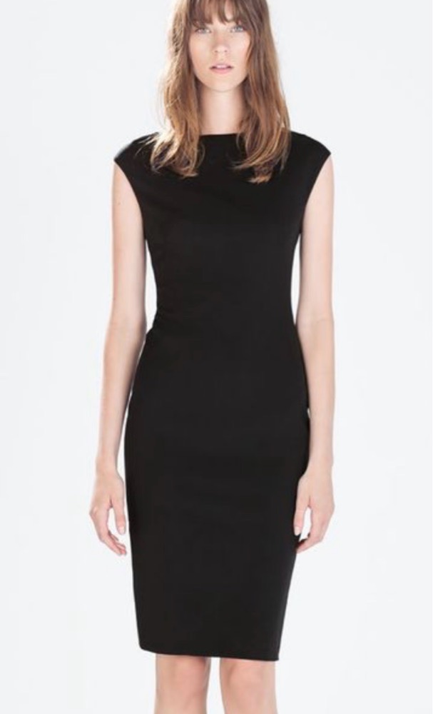 Robe noir moulante