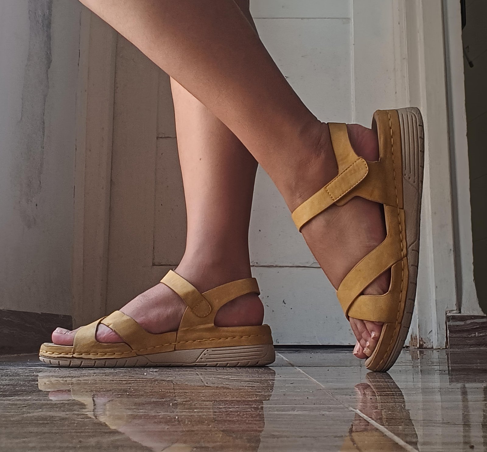 Yellow sandales 
