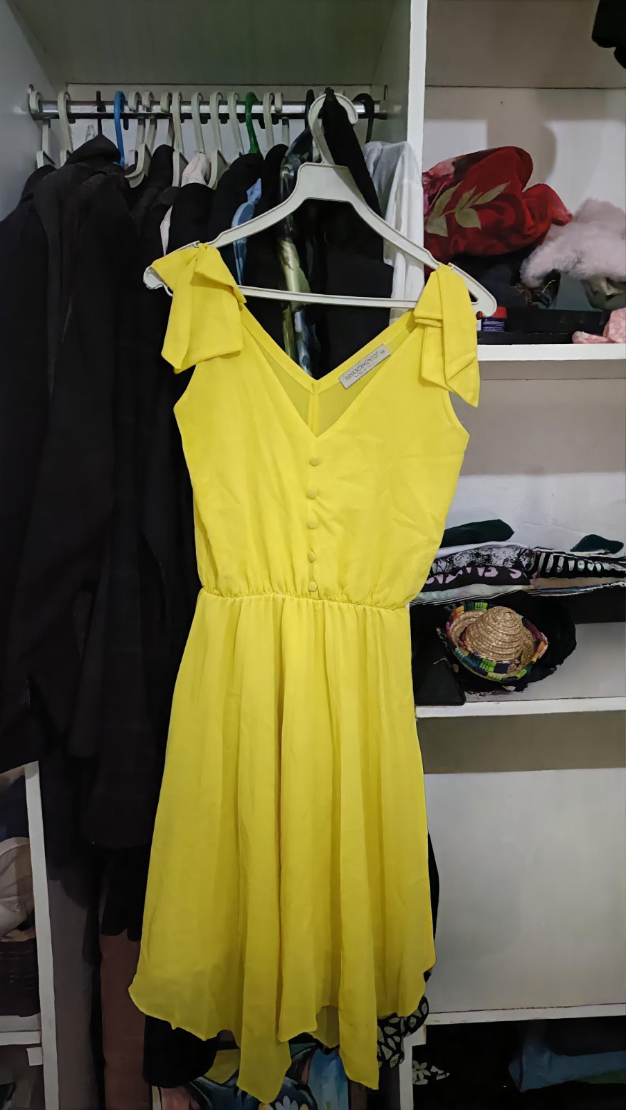 Gorgeous yellow summer dress 