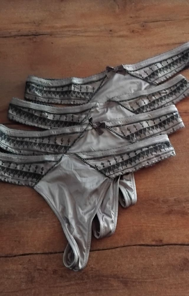 Lots de 4 strings de haute qualité marque BOBY taille 44