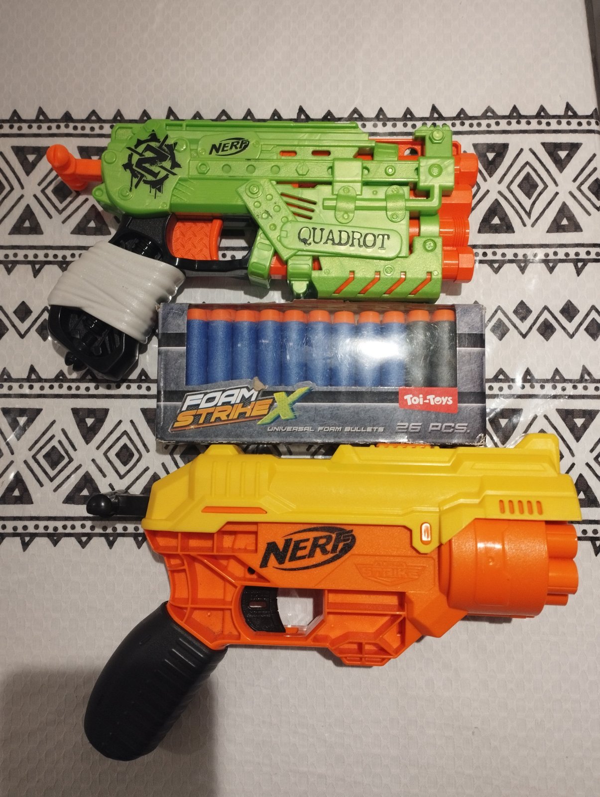 2 Nerf à fléchettes avec 26 recharge 
