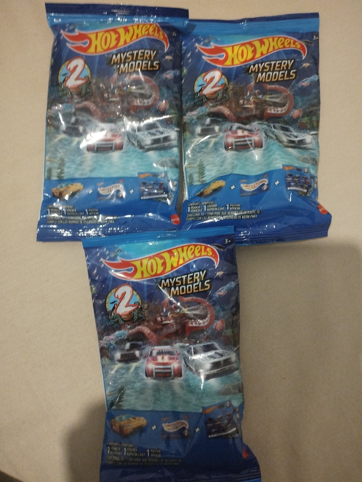 3 voitures hotwheels en sachet surprise 