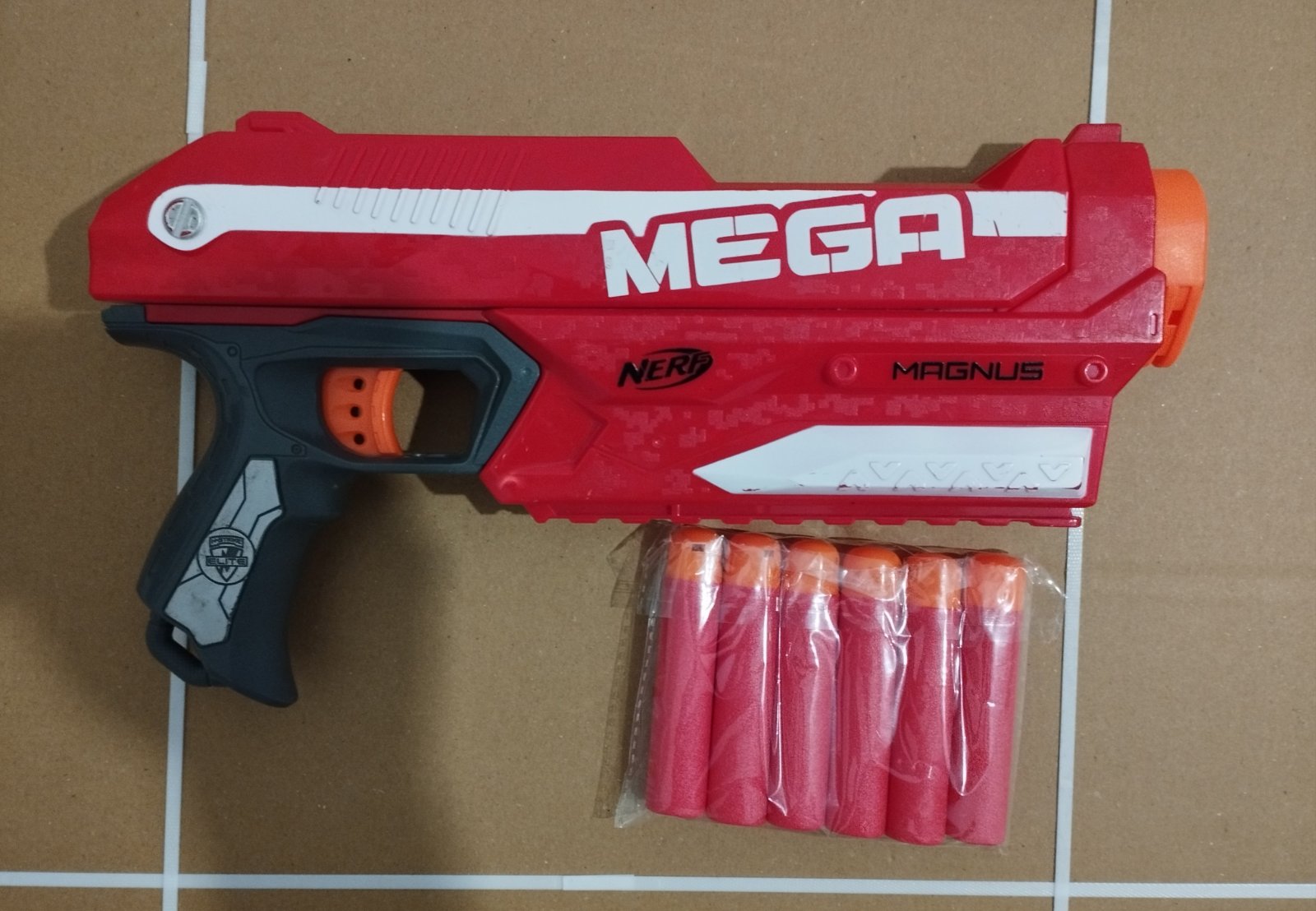 Nerf Magnus + 1 paquet de fléchettes MEGA 