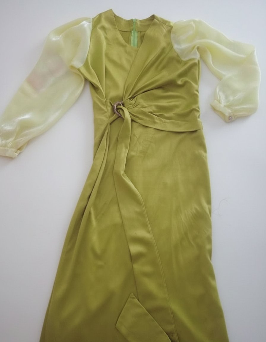 Robe longue satinée pistache manche bouffante ✨✨✨