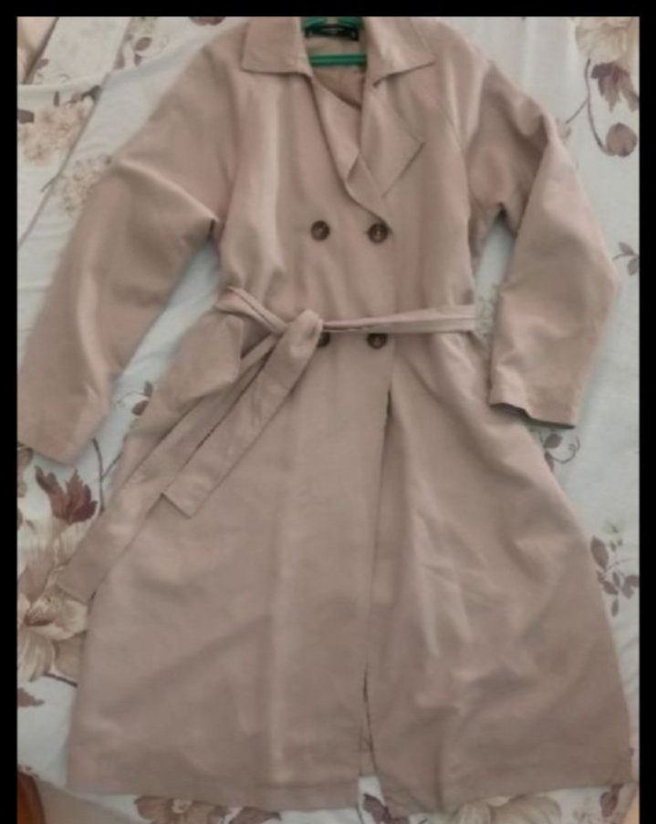 Manteau beige yeser hlou malbous avec sac gratuit 🤎🤎🎁🎁🎁ylabes L et xl zeda