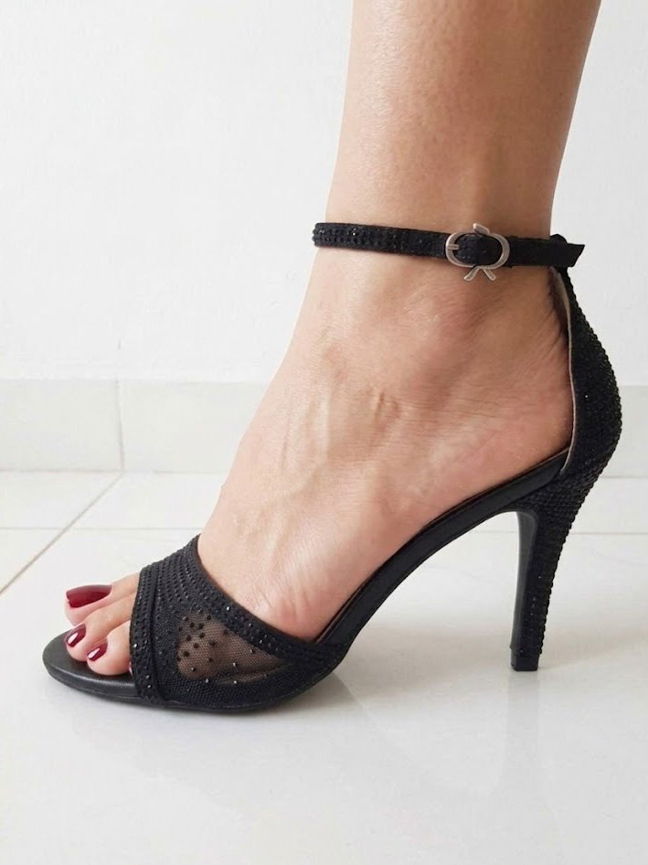 Escarpins noirs élégants avec strass – excellent état