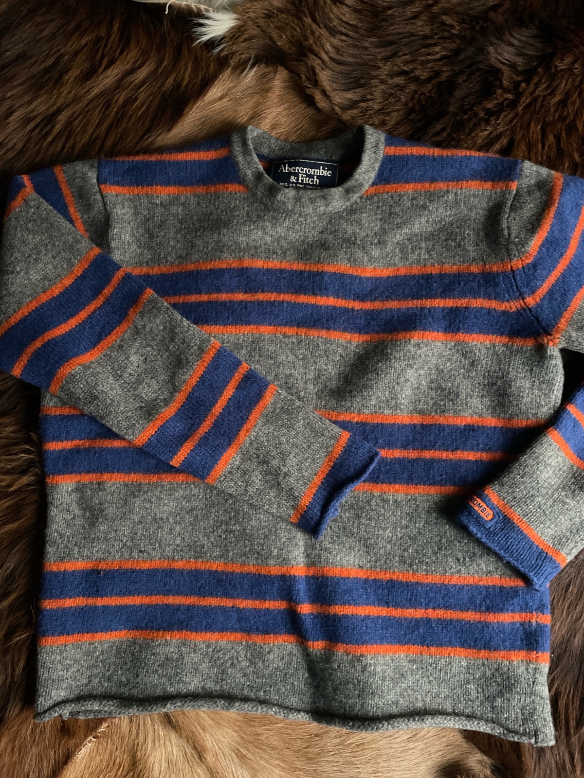 Sweatshirt bleu et orange 
