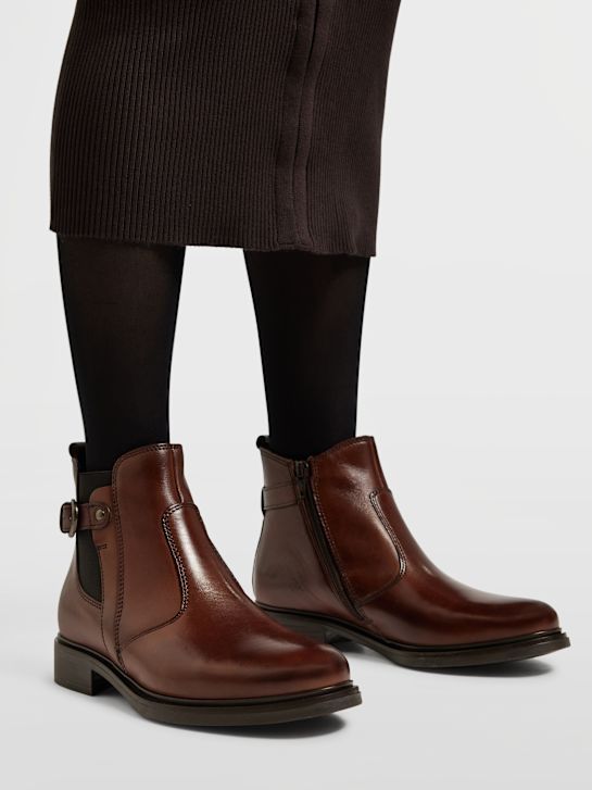 C'est une bottine Chelsea 5th Avenue en cuir cognac. 🤩🤩🤩