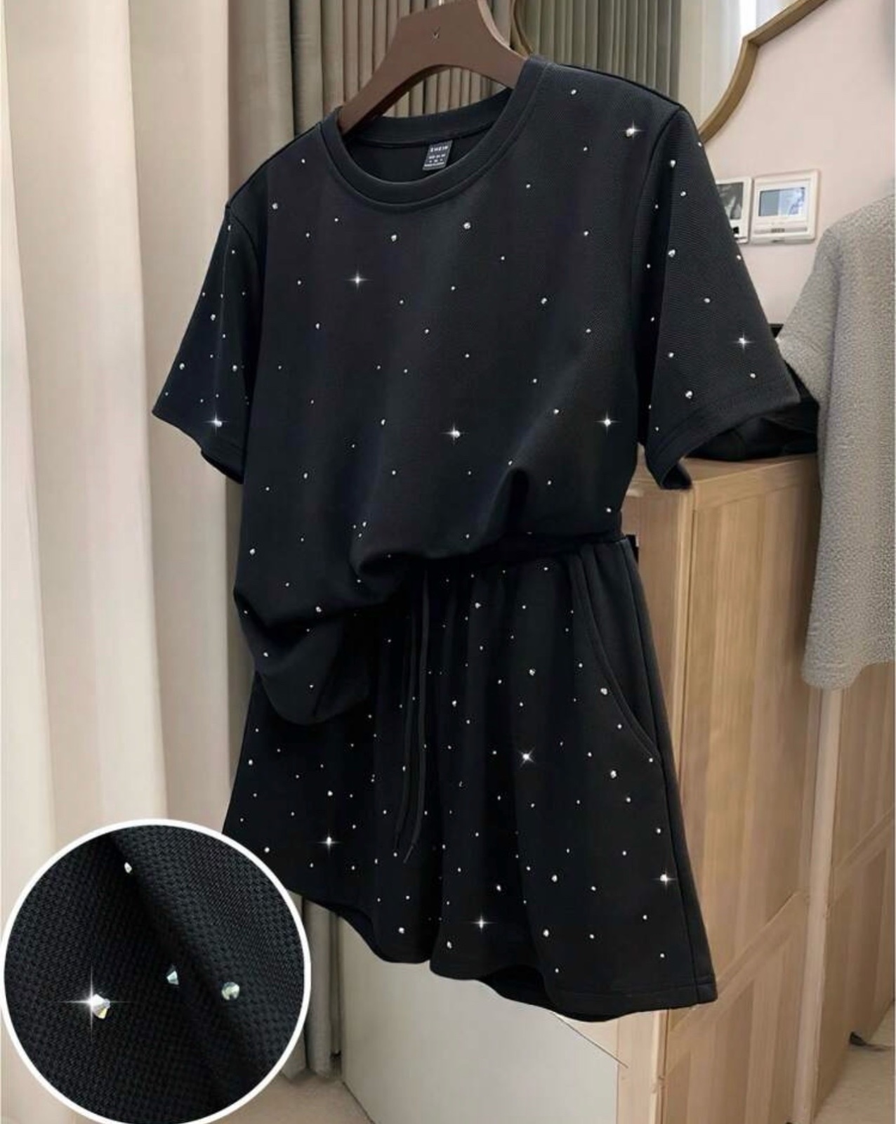 Ensemble noir 2 pièces strass – T-shirt & short – Style chic ✨🖤