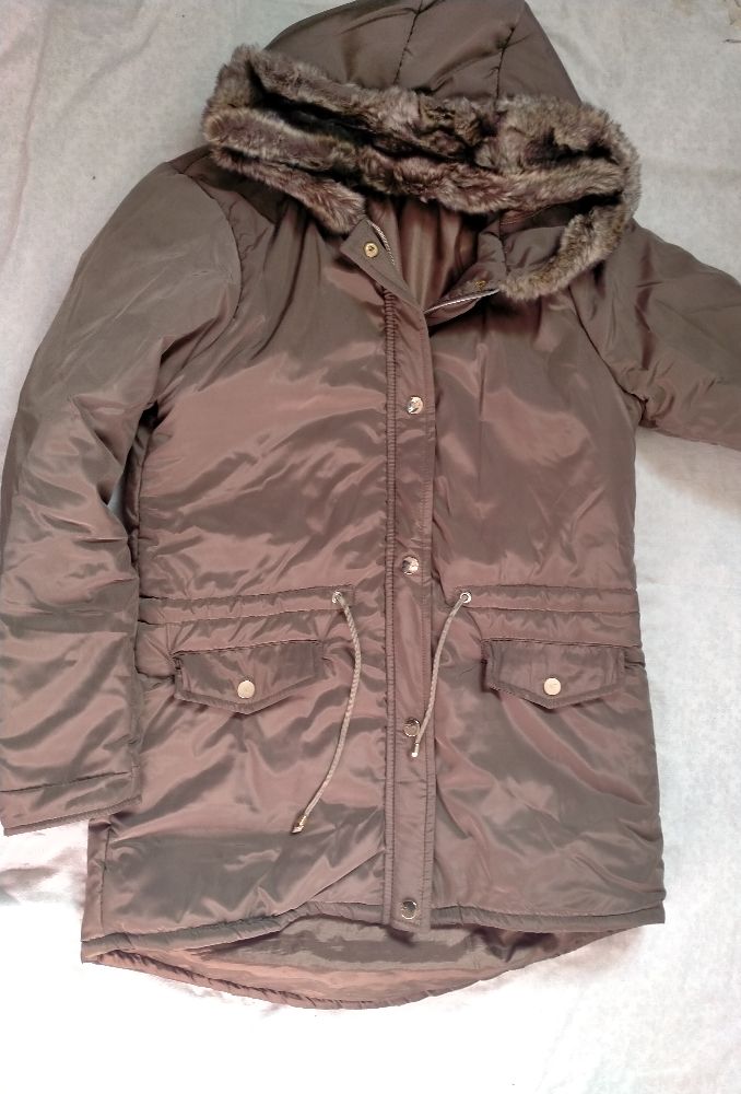 Manteau kaki neuf avec fourrure 