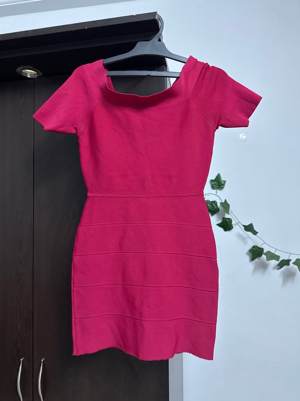 Robe bcbg tres elegente 